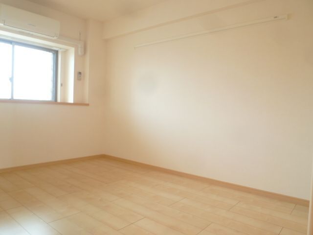 その他部屋・スペース　北側洋間です