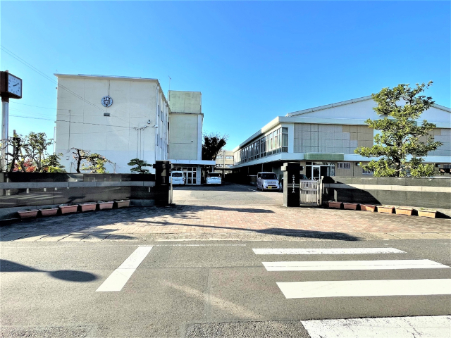 中学校　小牧市立北里中学校（中学校）まで1683m