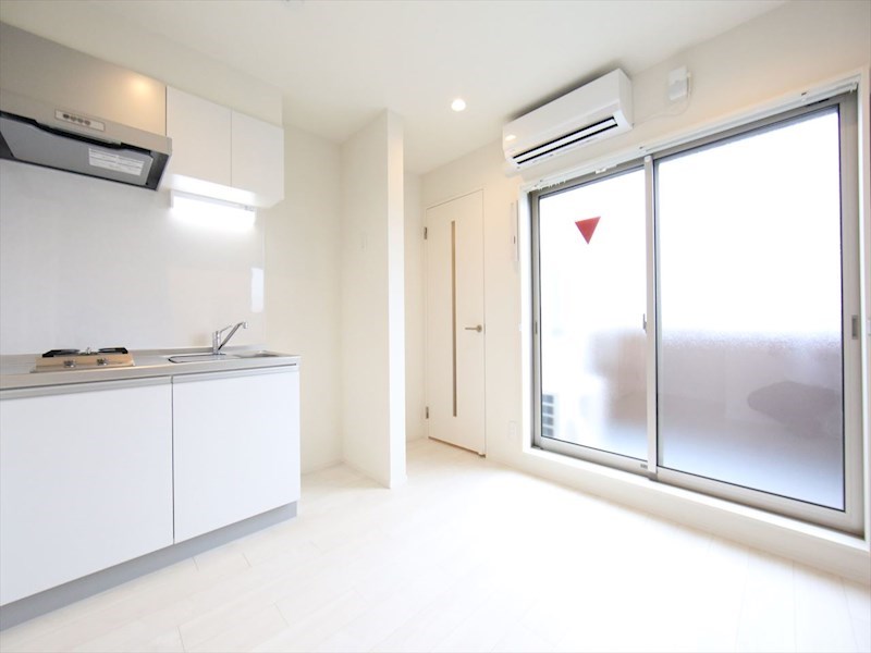 居室・リビング　ＤＫ6.2帖　システムキッチン　エアコン完備