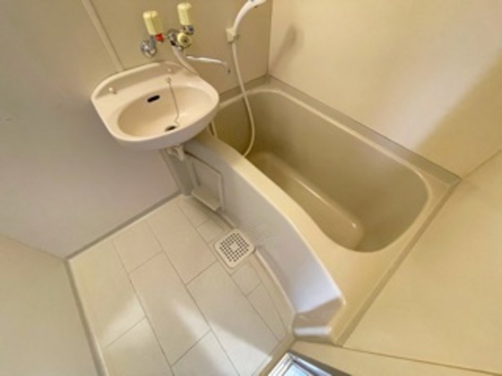 バス・シャワールーム　※別の部屋の写真です。