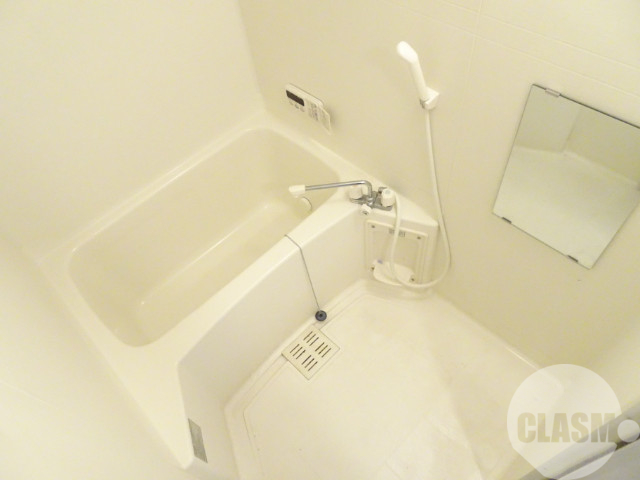 バス・シャワールーム　キレイにリフォームされています♪