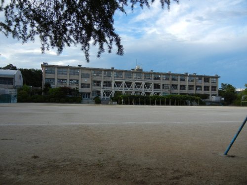 小学校　西宮市立山口小学校（小学校）まで1821m