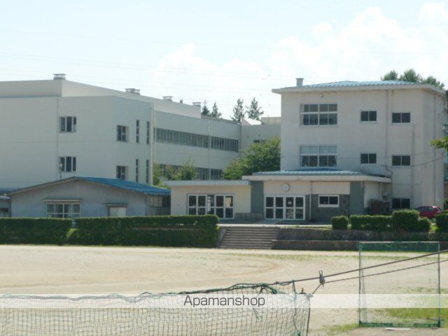 中学校　岡谷市中学校岡谷東部中学校（中学校）まで541m