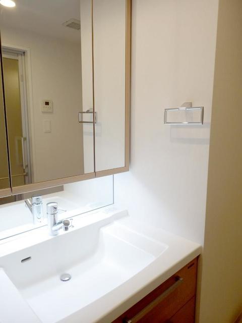 洗面設備　※写真は同タイプ住戸です。