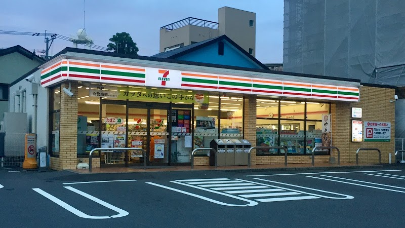 コンビニ　セブンイレブン長崎文教通り店（コンビニ）まで596m