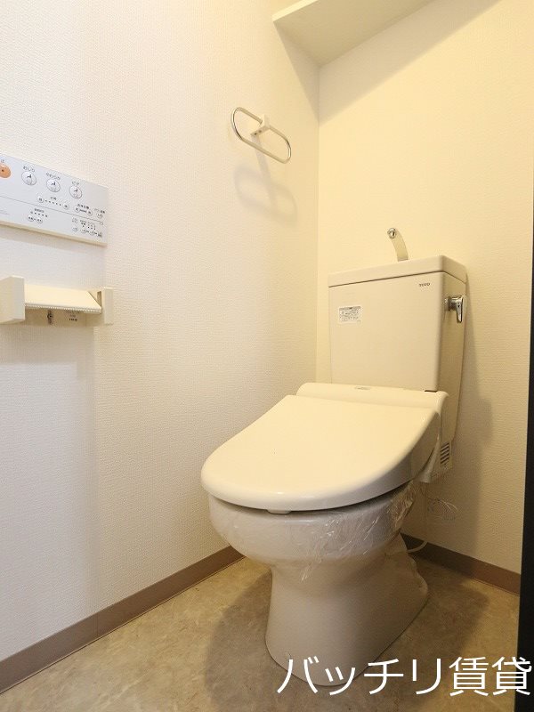 トイレ　別号室タイプの為、現状を優先いたします
