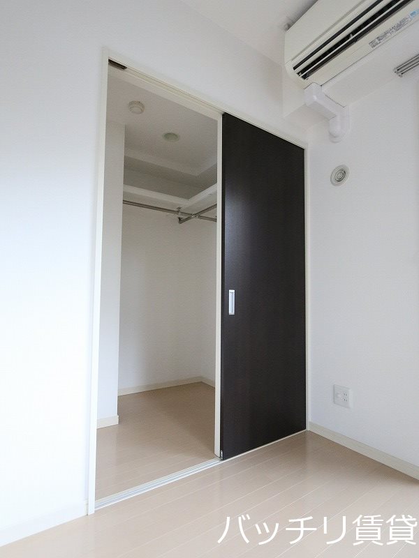 収納　別号室タイプの為、現状を優先いたします