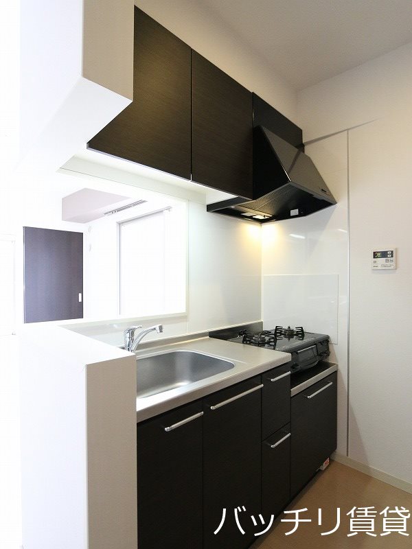 キッチン　別号室タイプの為、現状を優先いたします