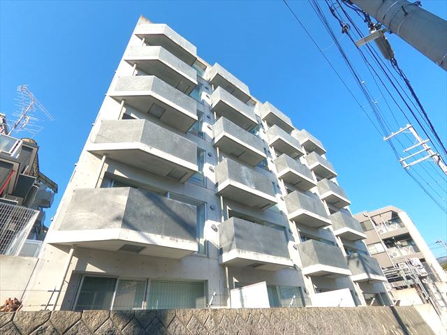 建物外観　コンクリート打ちっぱなしのデザイナーズマンション