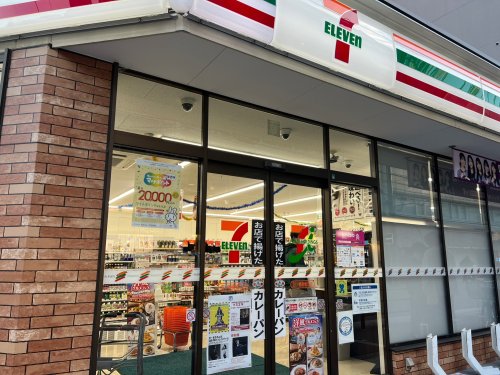 コンビニ　セブンイレブン四ツ橋堀江店（コンビニ）まで54m