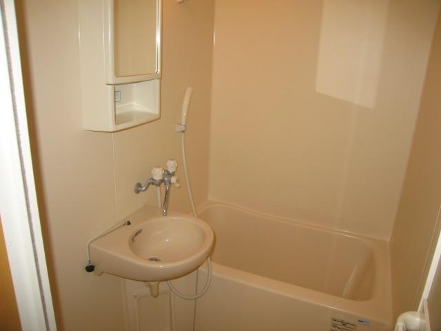 バス・シャワールーム　※同タイプ部屋の写真です。