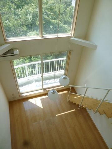 居室・リビング　★１Ｆから３Ｆまで吹き抜けのメゾネット★