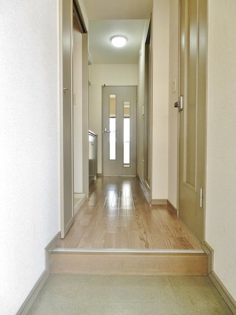 玄関　同タイプ別部屋の写真です。