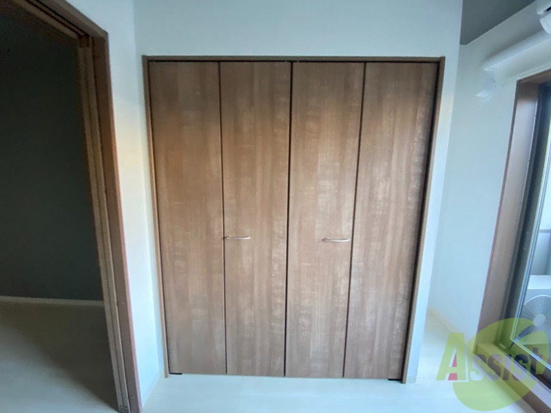 収納　寝室にあったクローゼット。荷物がたくさんあっても大丈夫。