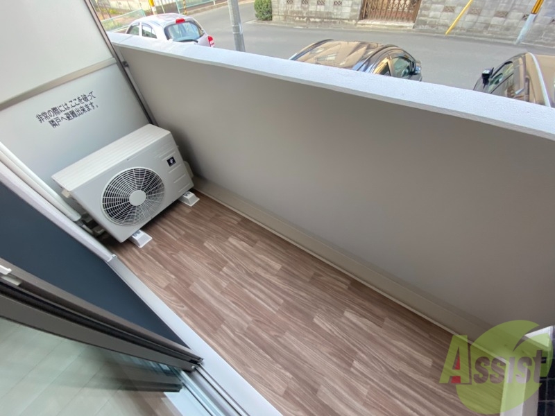 バルコニー　バルコニーは幅があり、広い印象を受けました。