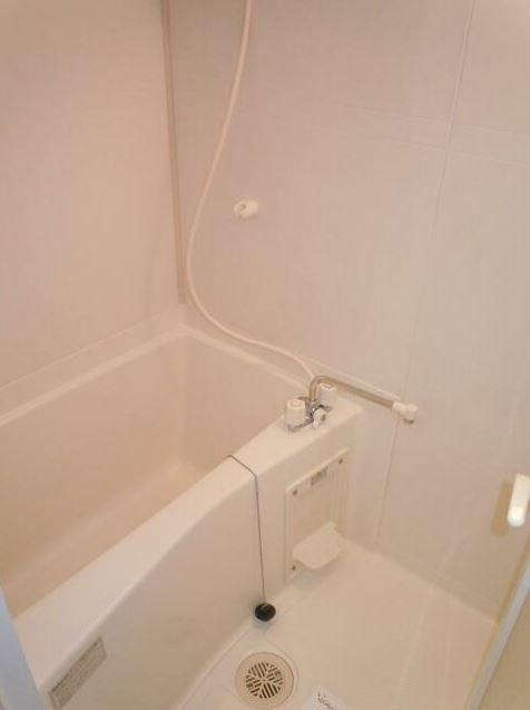 バス・シャワールーム　清潔感のあるバスルーム