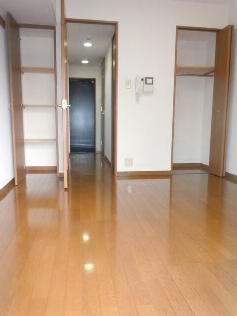 居室・リビング　南西向きで日当たり良好