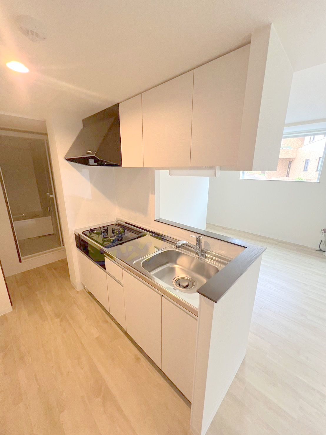 キッチン　人気で使用しやすい対面型システムキッチンです♪