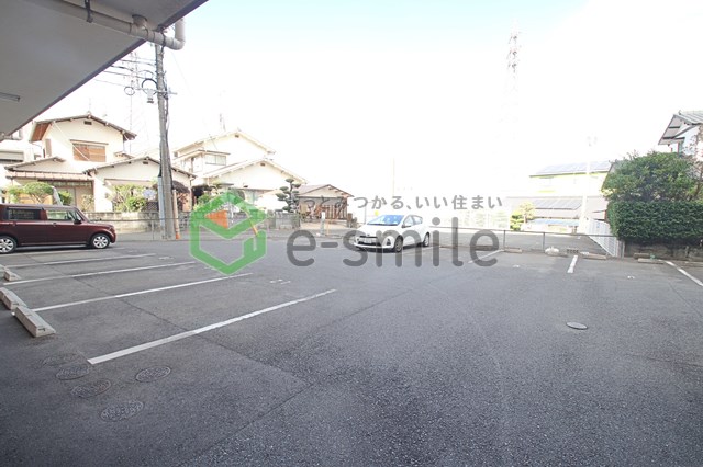 駐車場　駐車場に車を止められます