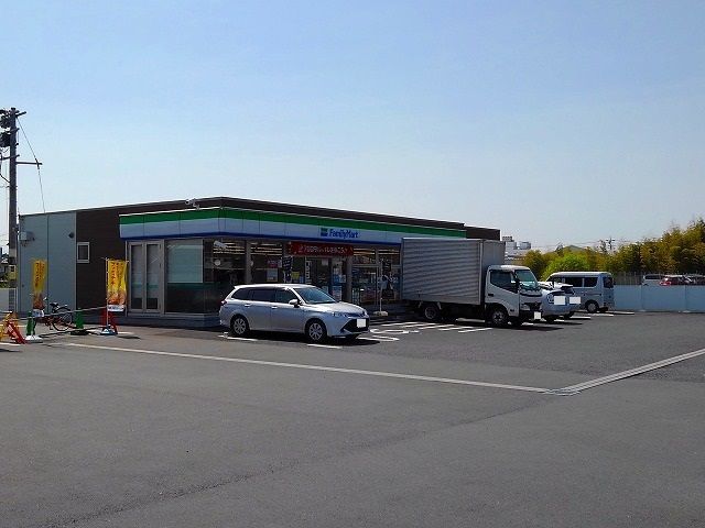 コンビニ　ファミリーマート　入鹿出新田店（コンビニ）まで850m