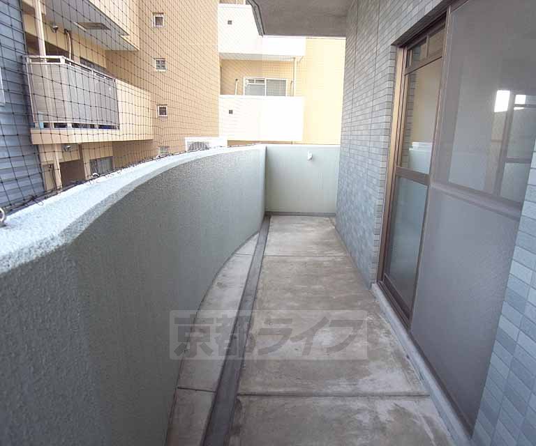 バルコニー　広々としたバルコニーです。