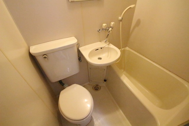 バス・シャワールーム　同物件別号室のものです。