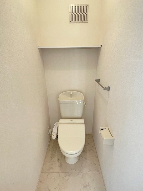 トイレ　※別室参考写真※ 温水洗浄暖房便座トイレです
