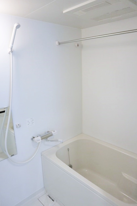 バス・シャワールーム　雨の日でも安心の浴室乾燥機付きです♪