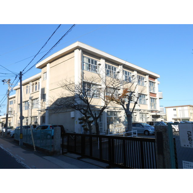 小学校　三里小学校　　０５（小学校）まで1380m