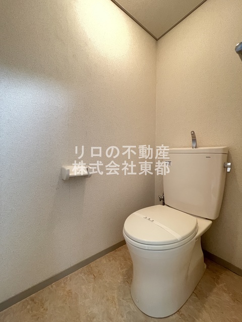 トイレ　白を基調とした空間で清潔感のあるトイレです♪