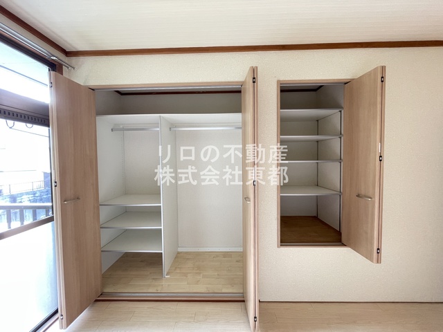 収納　棚付の収納なので収納道具なしでも綺麗に収納できます♪