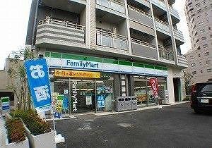 コンビニ　ファミリーマートサンズ市谷柳町店（コンビニ）まで312m