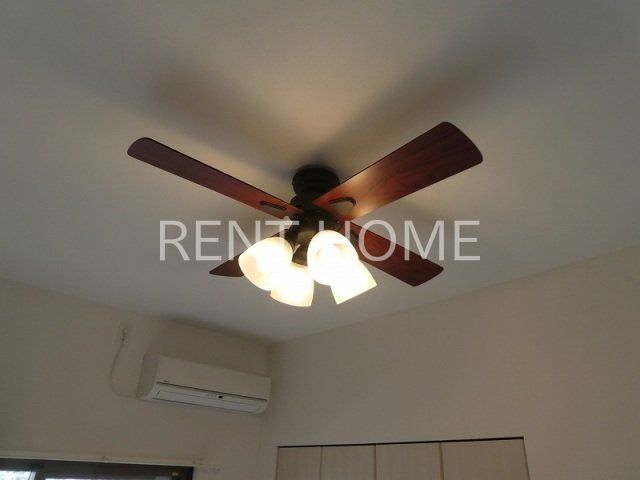 その他　お洒落なシーリングファン付き