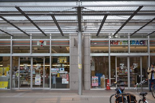 コンビニ　セブンイレブン 勝どきグロウスタウン店（コンビニ）まで335m