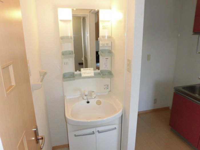洗面設備　洗面※同間取り別部屋の写真です。