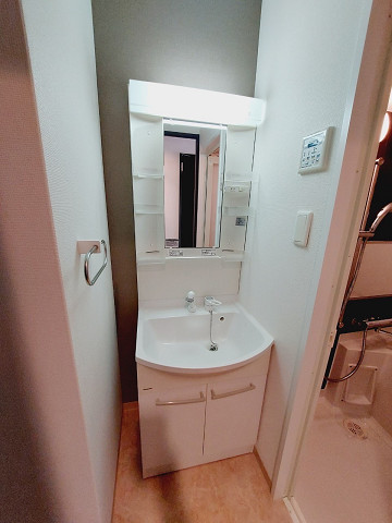 洗面設備　スペースが確保できる洗面所です