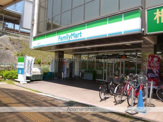 コンビニ　ファミリーマート堅田駅前（コンビニ）まで700m