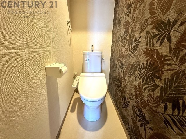 トイレ　温水洗浄便座付きで便利♪