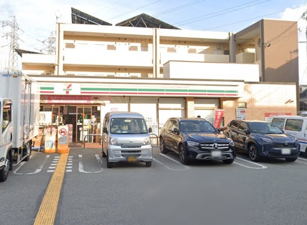 コンビニ　セブンイレブン 宝塚中野町店（コンビニ）まで303m