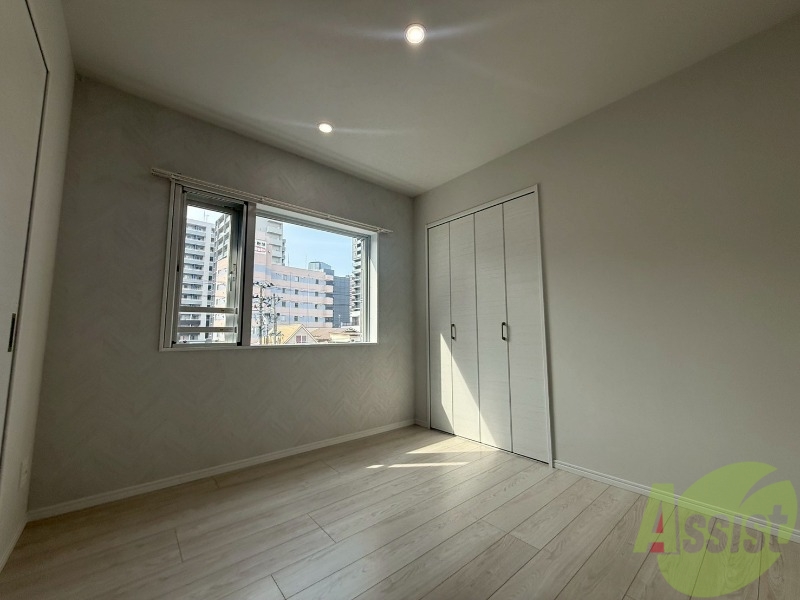 その他部屋・スペース　寝室は５帖です。ダブルベッドも余裕で置けますね。