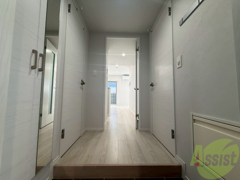 玄関　玄関から撮影しました。お部屋の明るさが伝わりますか。