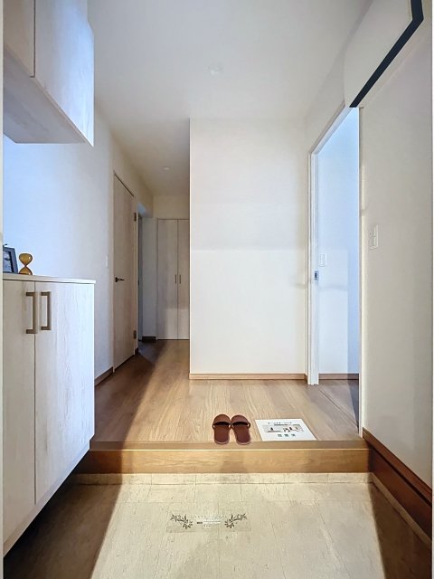 玄関　※家具・小物はイメージです