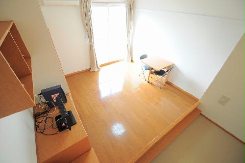 居室・リビング　現況を優先　1Fフローリング　2Fカーペット