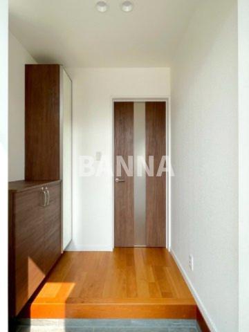 玄関　●修繕・ルームクリーニング前