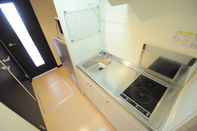 キッチン　実際のお部屋と異なる場合がございます。