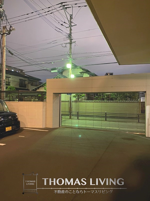 セキュリティ　シャッターゲート付の駐車場です。