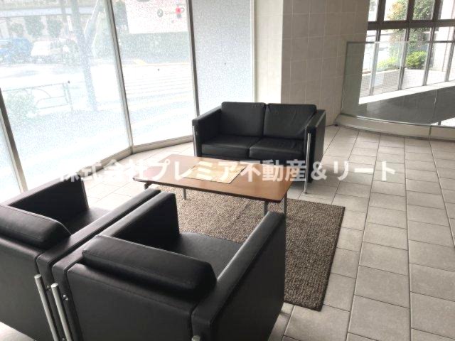 エントランス　ゆとりのあるロビーです