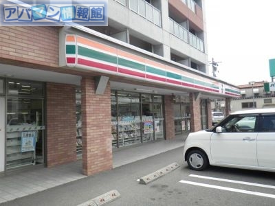 コンビニ　セブンイレブン新潟小新4丁目店（コンビニ）まで565m