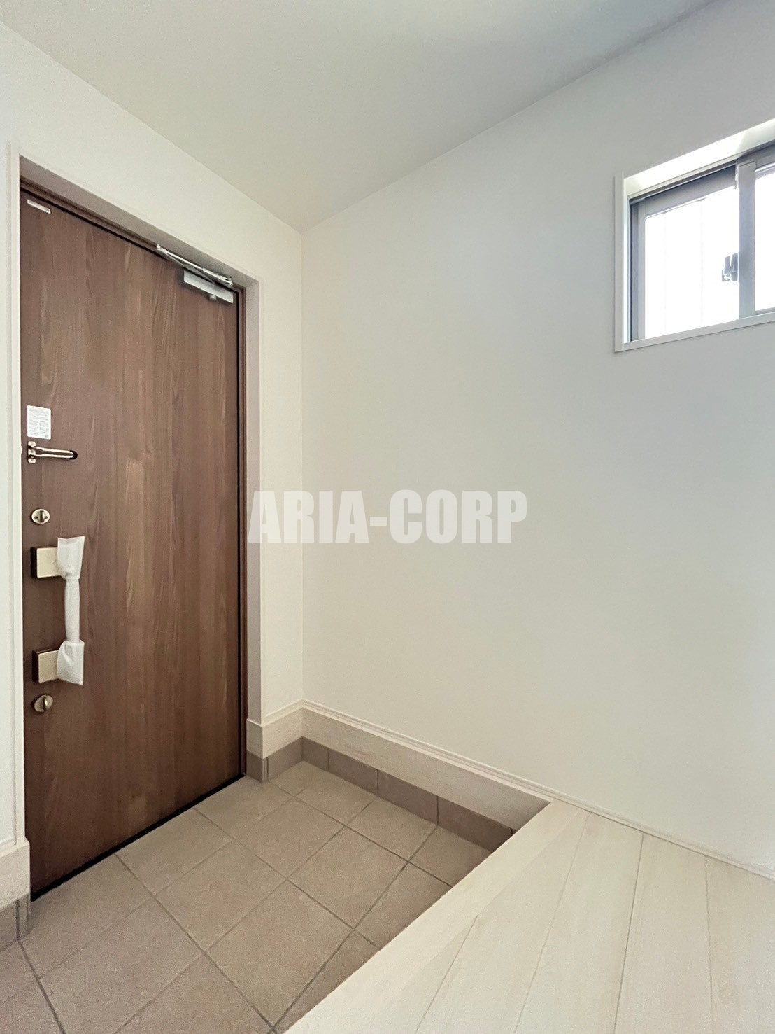 玄関　収納つき広々とした玄関です♪