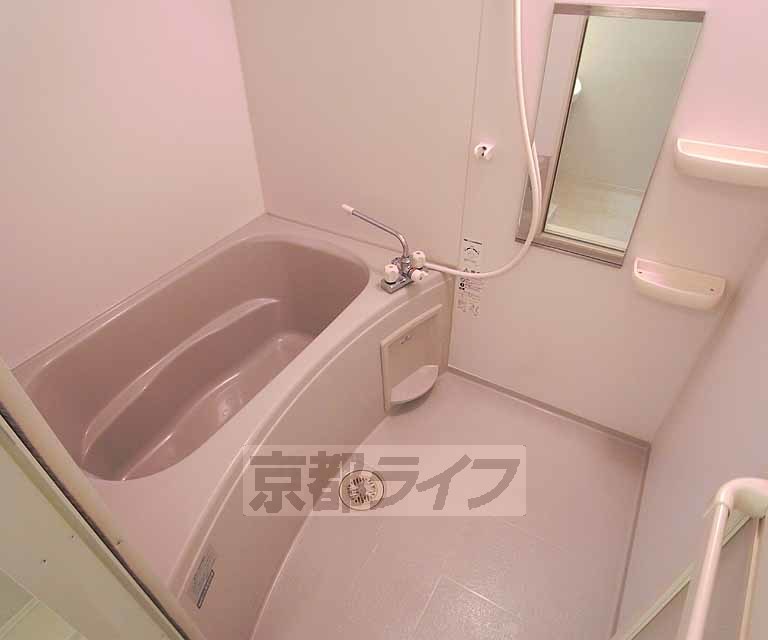 バス・シャワールーム　お風呂も充分な広さがあります。